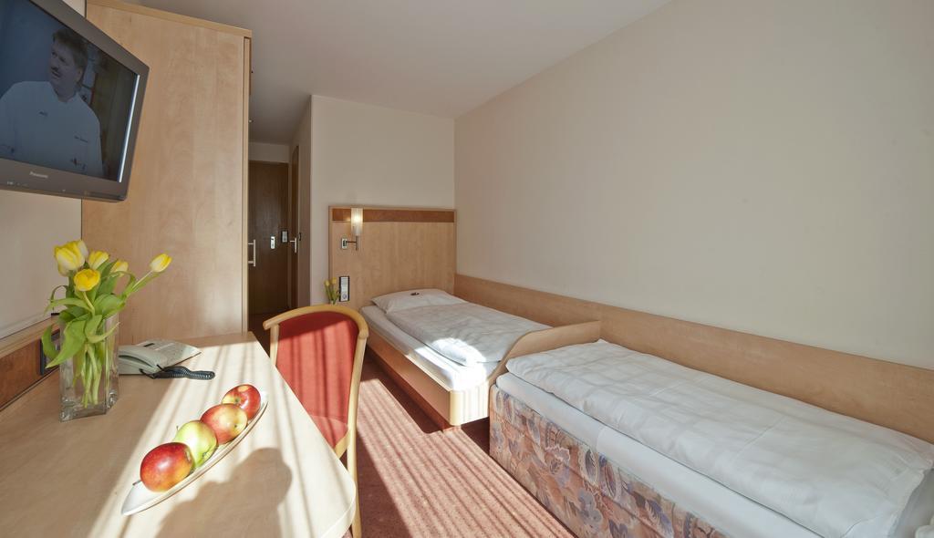 Garni Hotel Schumacher Filderstadt Exterior foto