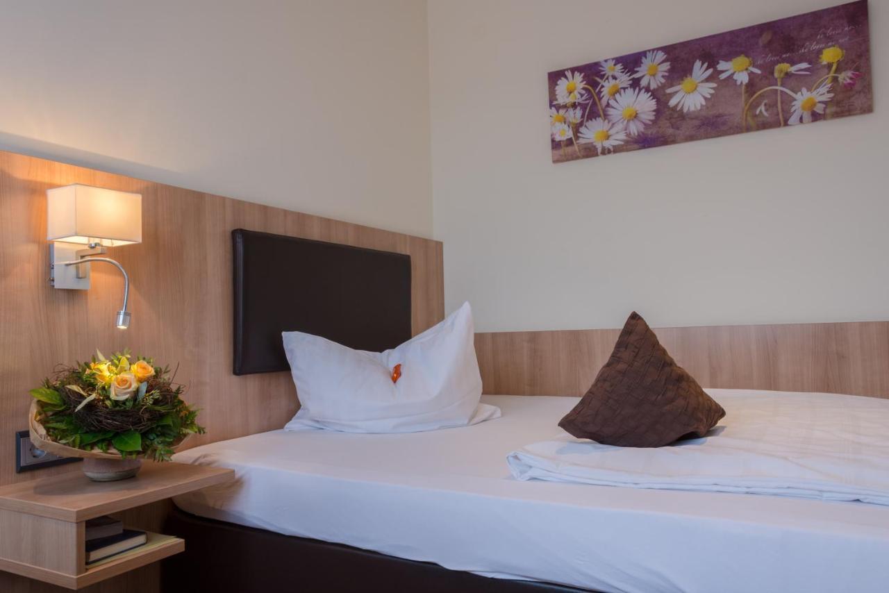 Garni Hotel Schumacher Filderstadt Exterior foto